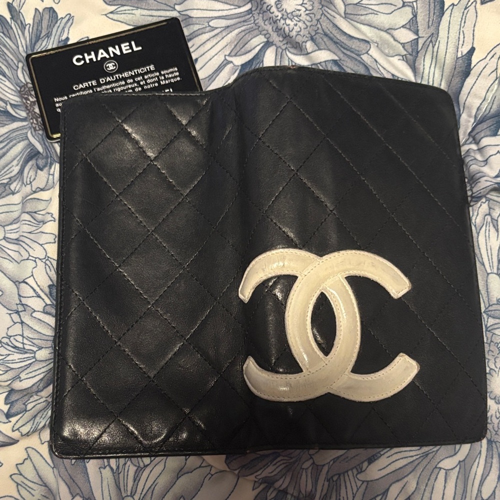 Chanel Black and White Quilted Wallet - Picture 2 of 11